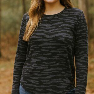 Under Armour Gray Camo Waffle Knit Long Sleeve Top Size M